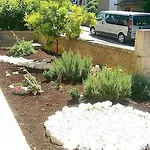 With A Parking Space - 15276 Σπλιτ