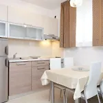 With A Parking Space - 15276 Σπλιτ