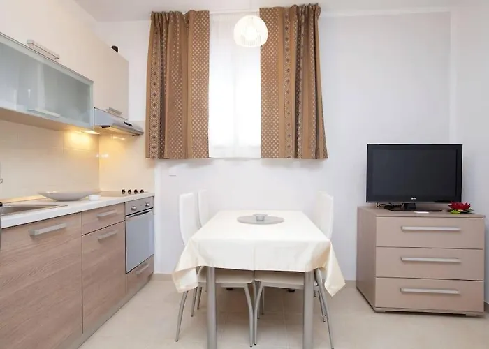 With A Parking Space - 15276 Apartment Split