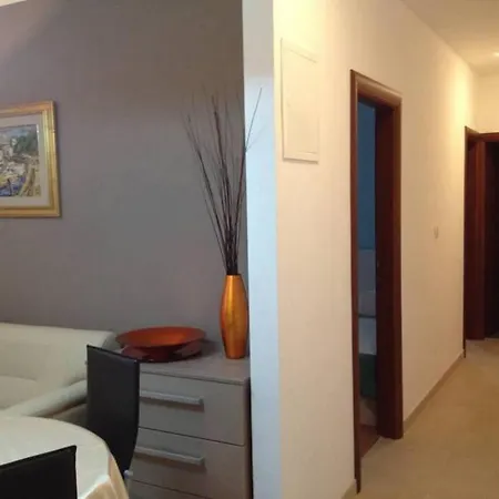 With A Parking Space - 15276 * 스플리트