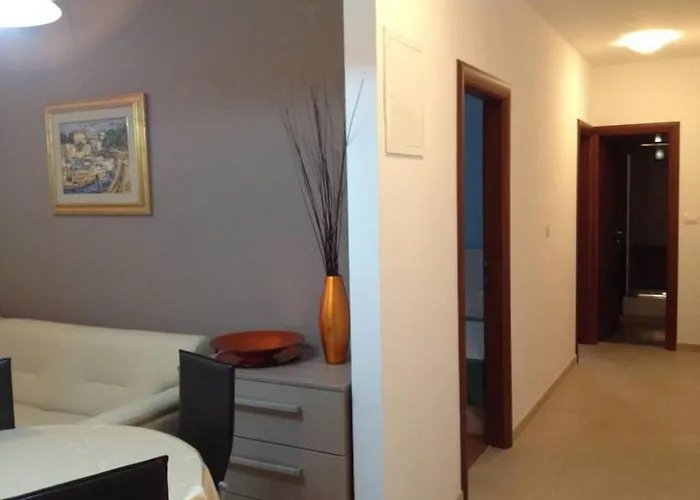 With A Parking Space - 15276 * 스플리트